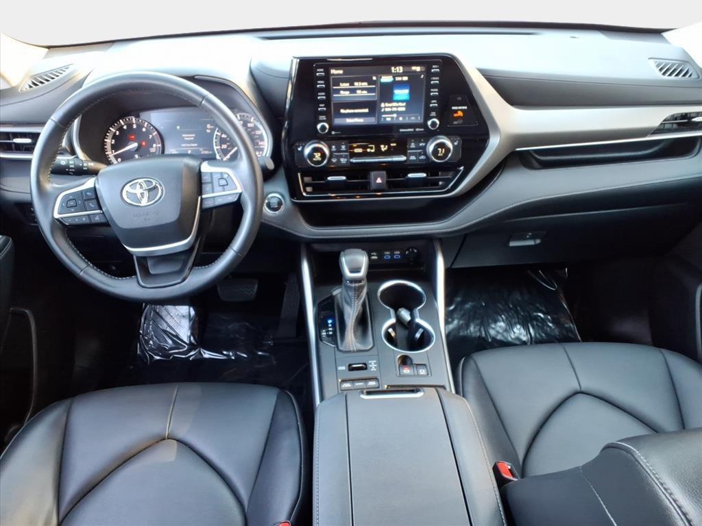 used 2022 Toyota Highlander car, priced at $35,400