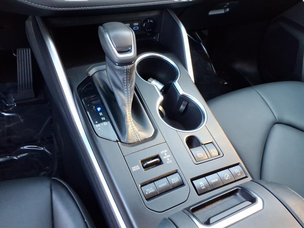 used 2022 Toyota Highlander car, priced at $35,400