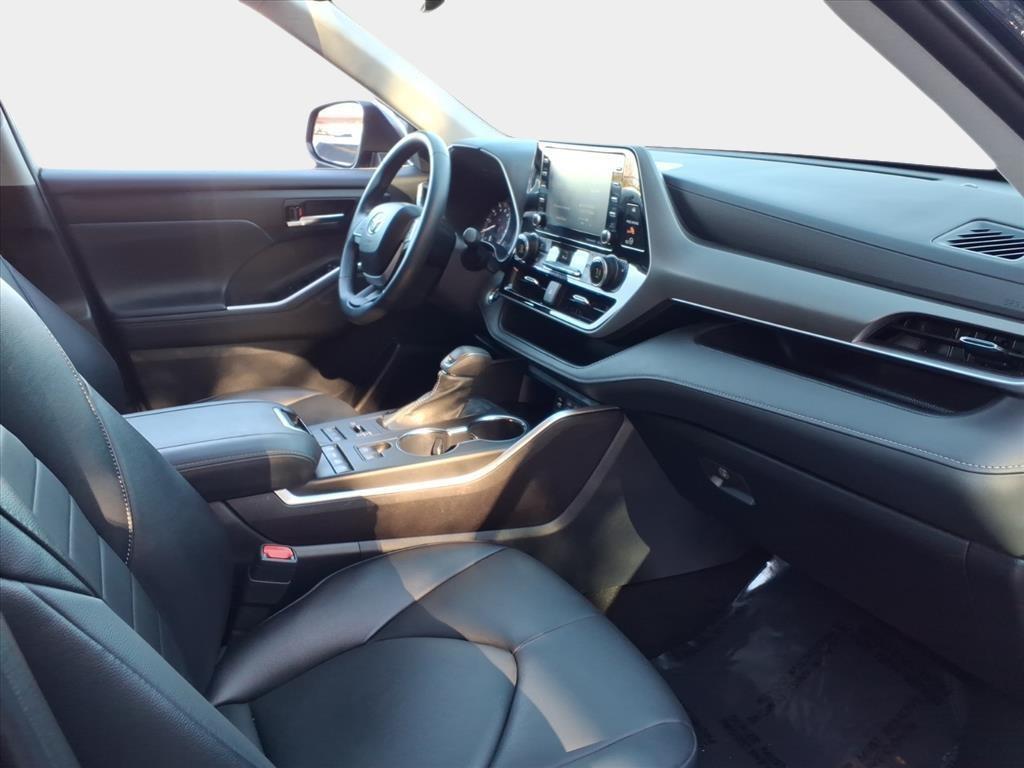 used 2022 Toyota Highlander car, priced at $35,400