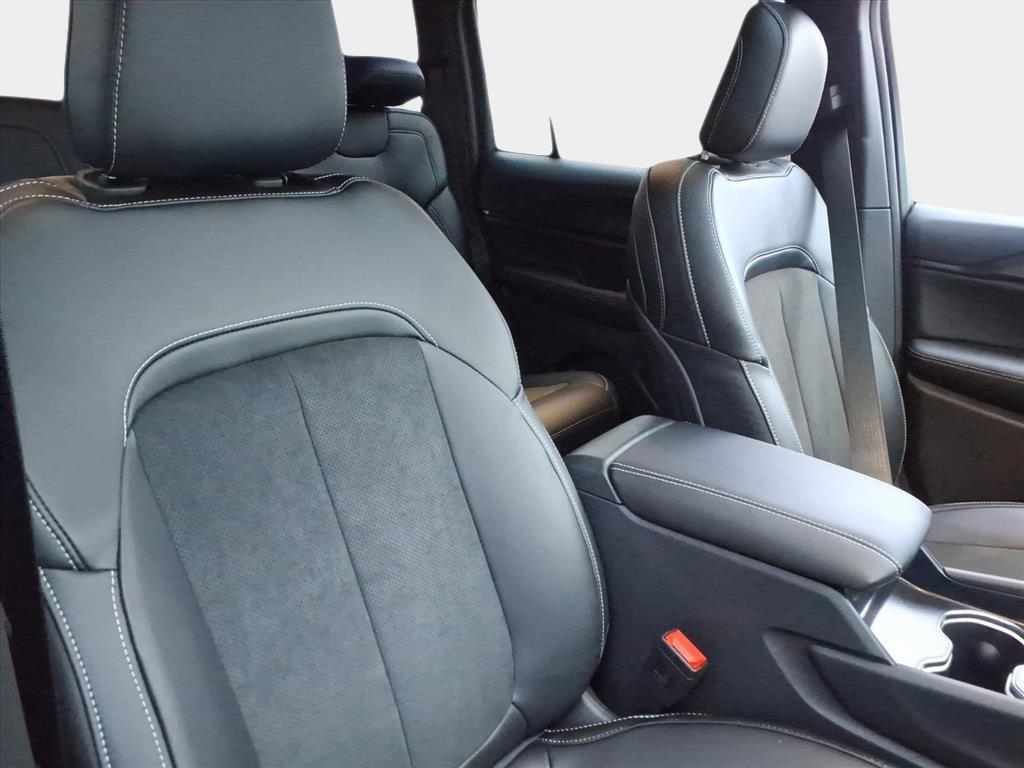 new 2025 Jeep Grand Cherokee car, priced at $34,498