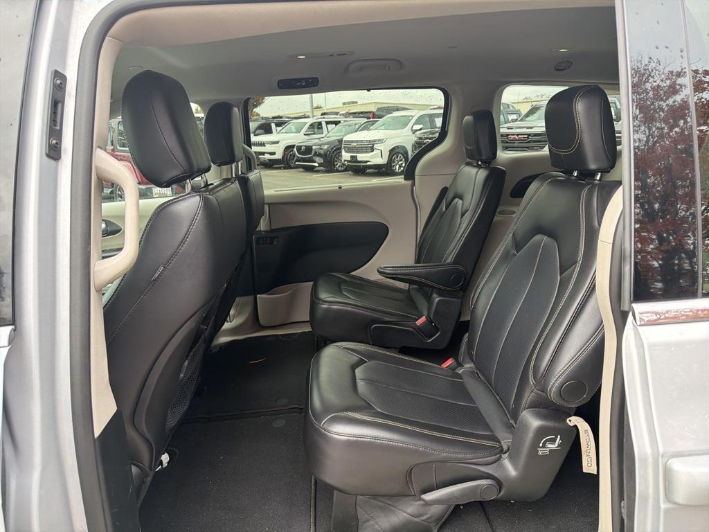 used 2024 Chrysler Pacifica car, priced at $27,700