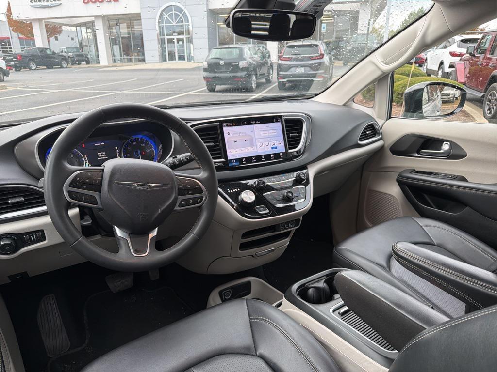 used 2024 Chrysler Pacifica car, priced at $27,700