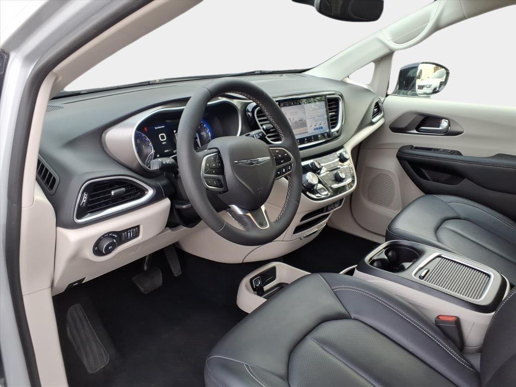 used 2024 Chrysler Pacifica car, priced at $27,531