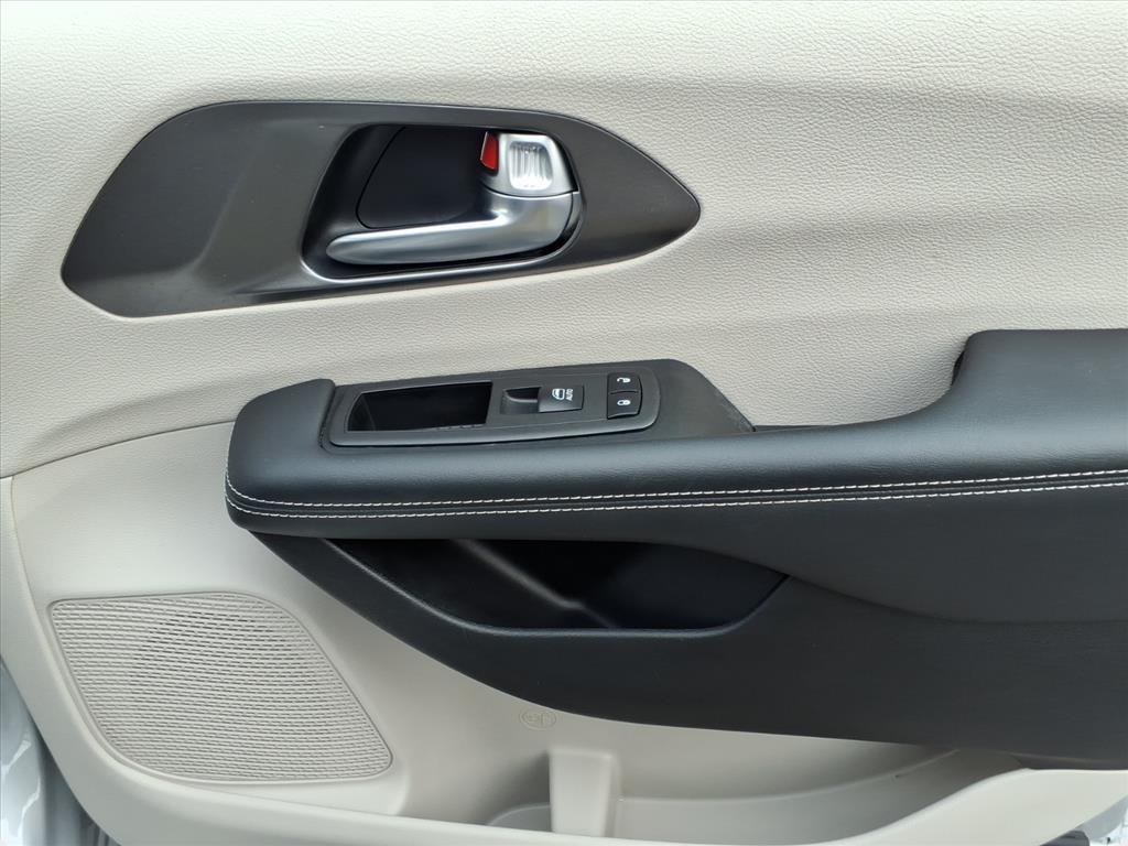 used 2024 Chrysler Pacifica car, priced at $27,531