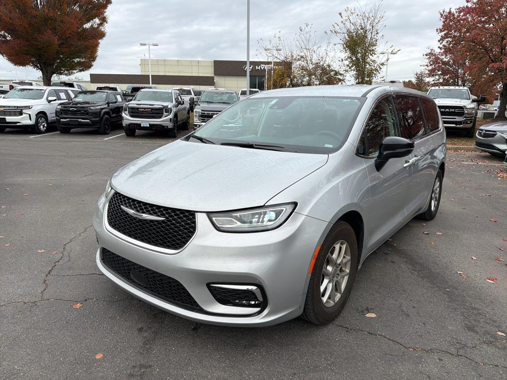 used 2024 Chrysler Pacifica car, priced at $27,700