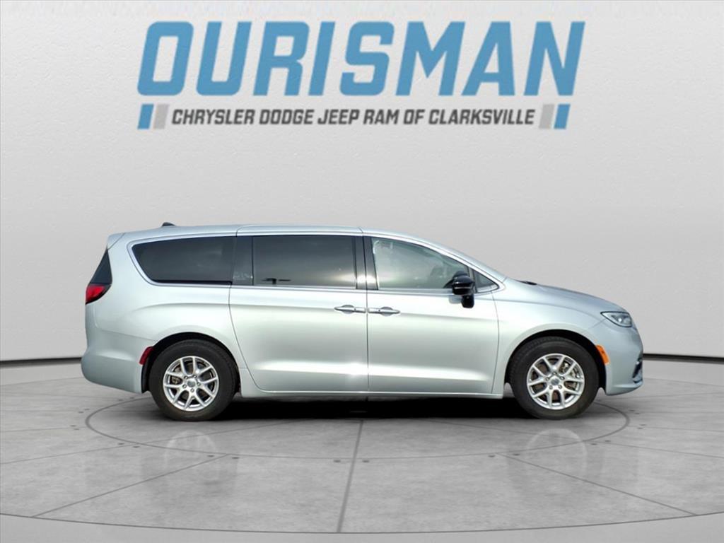 used 2024 Chrysler Pacifica car, priced at $27,531