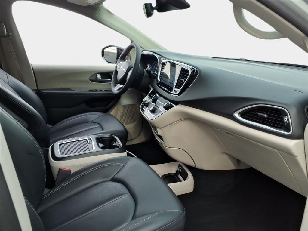used 2024 Chrysler Pacifica car, priced at $27,531