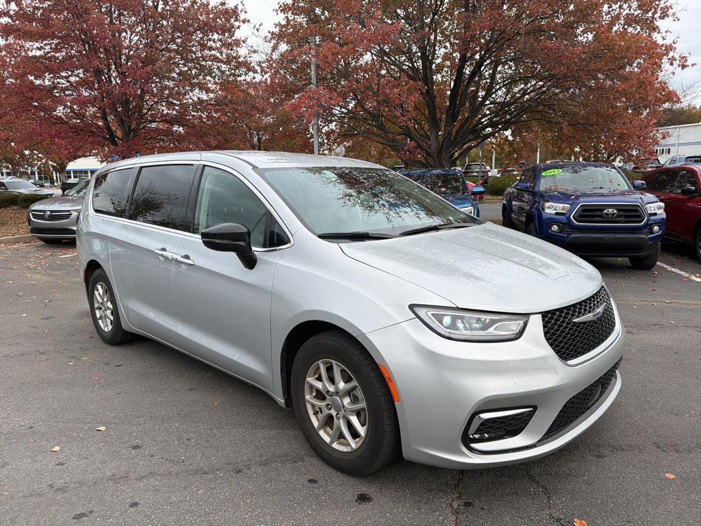 used 2024 Chrysler Pacifica car, priced at $27,700
