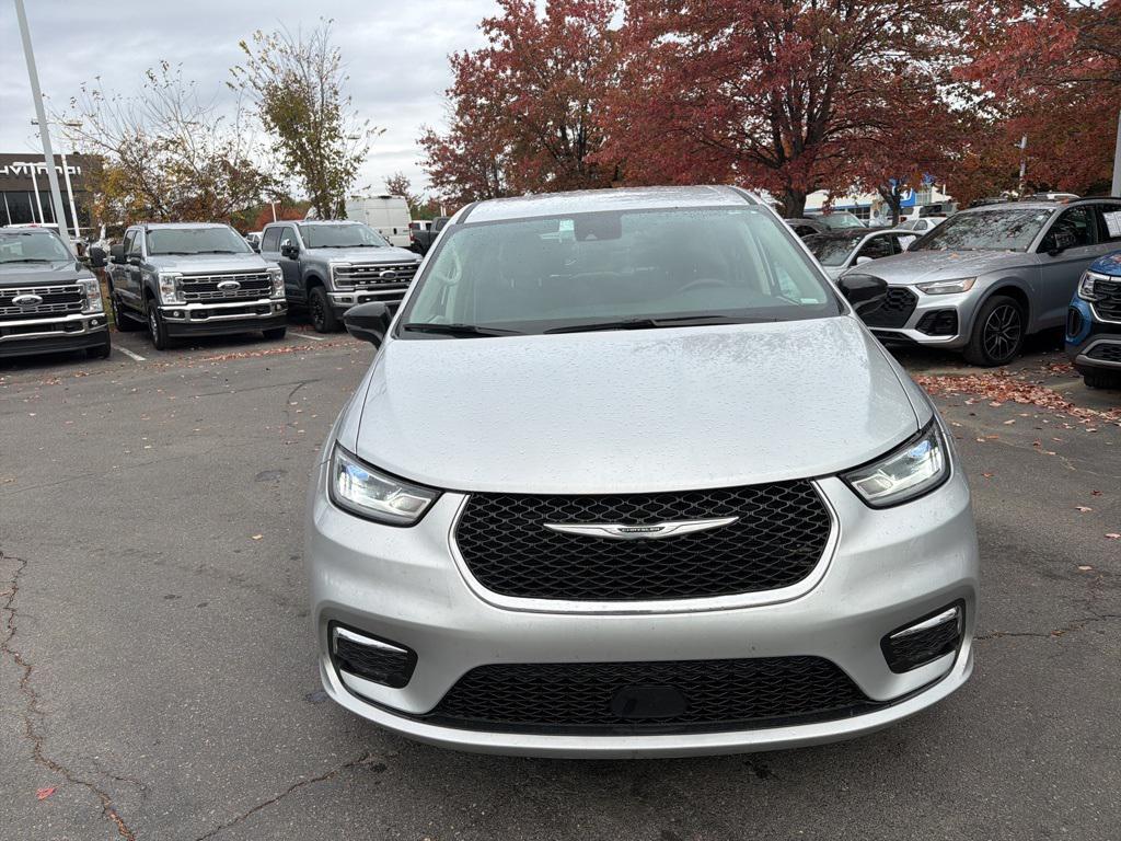 used 2024 Chrysler Pacifica car, priced at $27,700