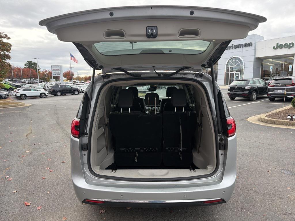 used 2024 Chrysler Pacifica car, priced at $27,700