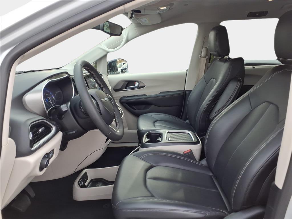 used 2024 Chrysler Pacifica car, priced at $27,531
