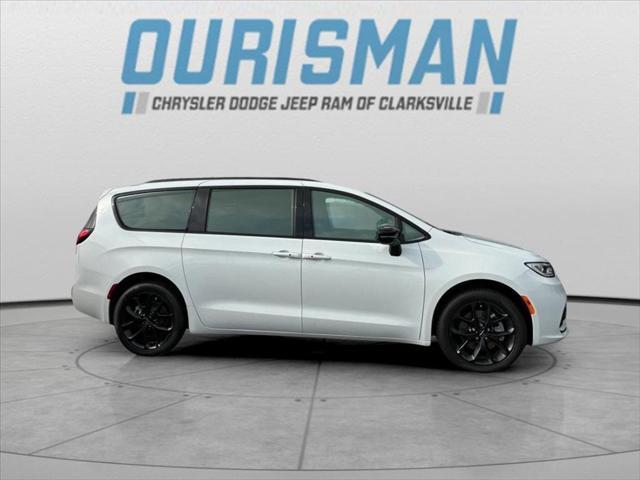 new 2024 Chrysler Pacifica car, priced at $38,975