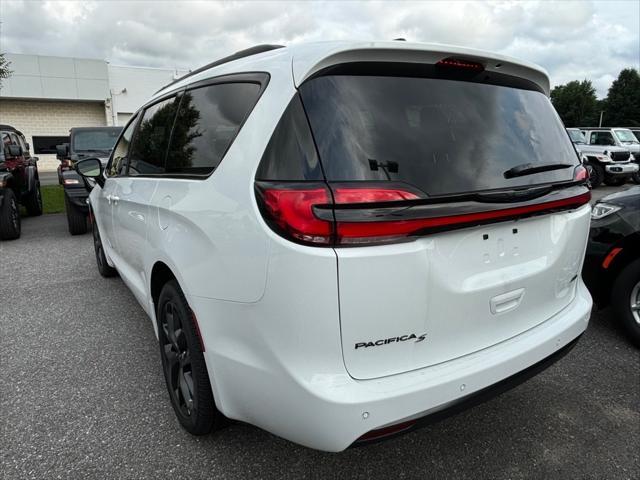 new 2024 Chrysler Pacifica car, priced at $39,475