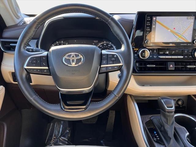 used 2021 Toyota Highlander car, priced at $33,600