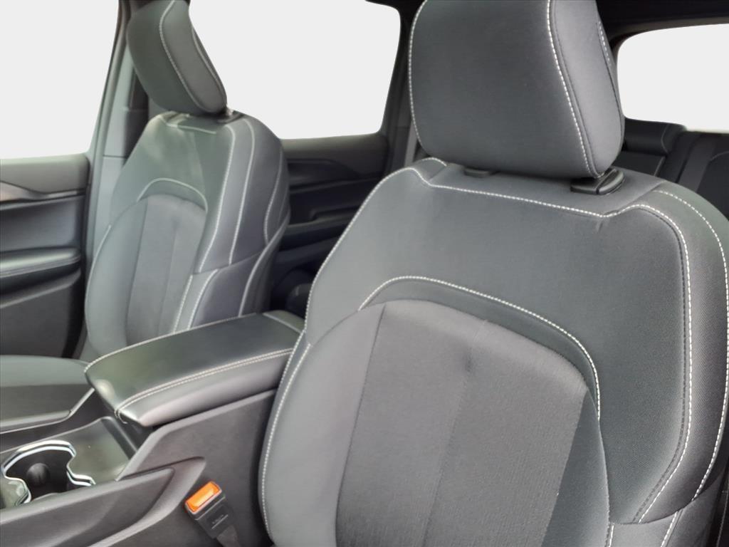 used 2025 Jeep Grand Cherokee car, priced at $31,300