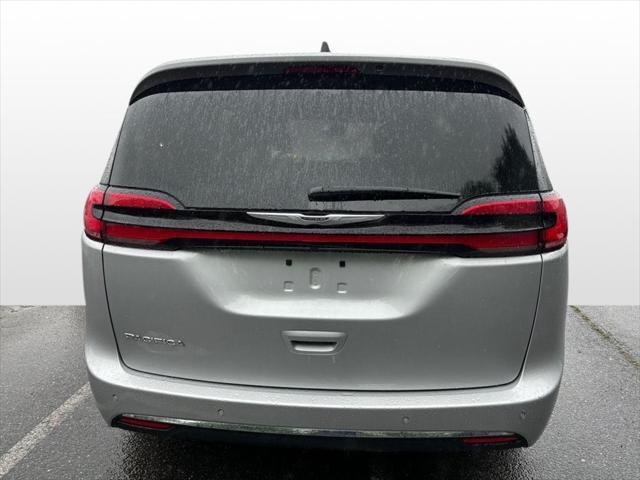 new 2024 Chrysler Pacifica car, priced at $39,065