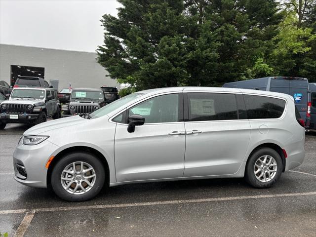 new 2024 Chrysler Pacifica car, priced at $35,051