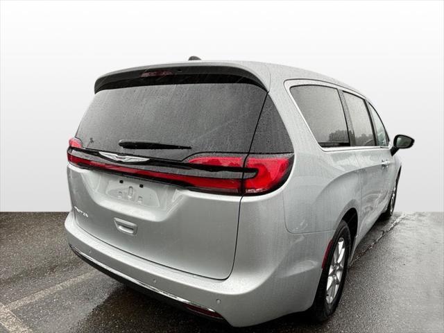 new 2024 Chrysler Pacifica car, priced at $39,065