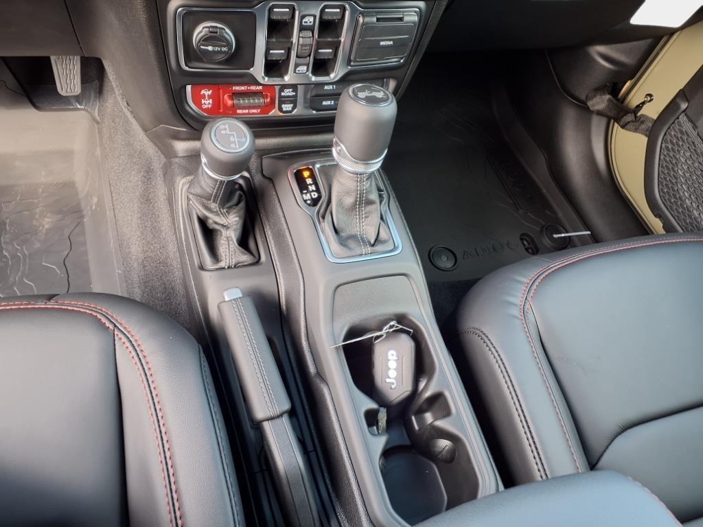 new 2025 Jeep Wrangler car, priced at $54,276