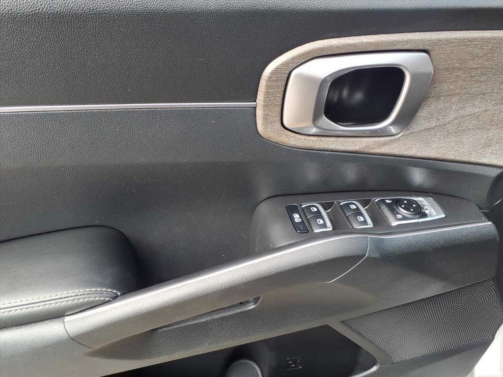used 2021 Kia Sorento car, priced at $21,895