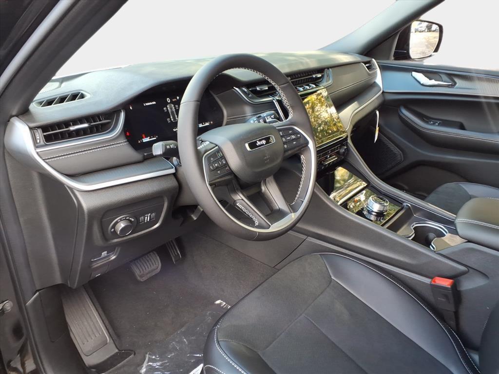 new 2025 Jeep Grand Cherokee car, priced at $34,498