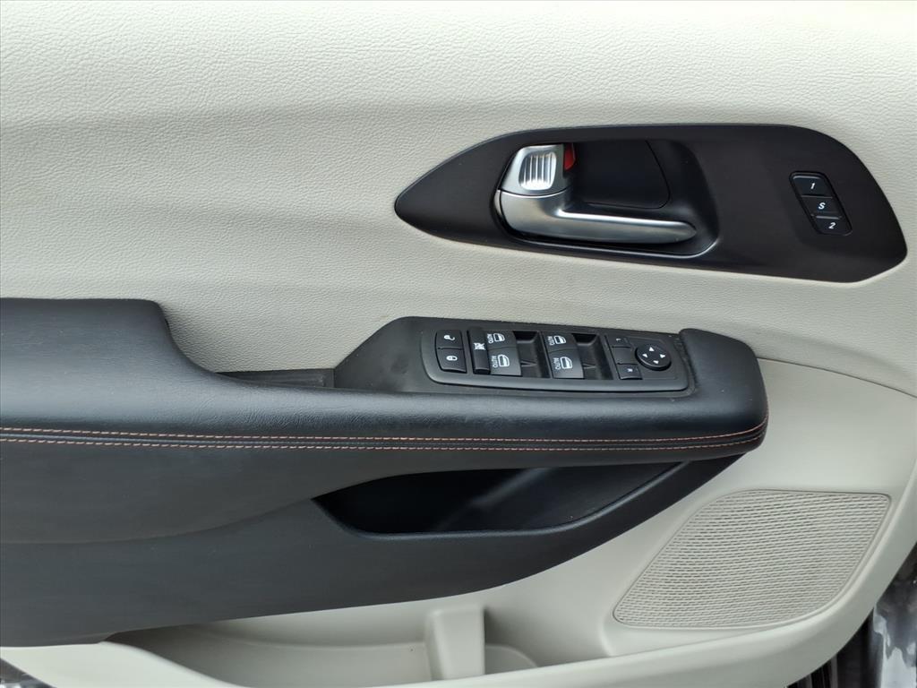 used 2020 Chrysler Pacifica car, priced at $21,000