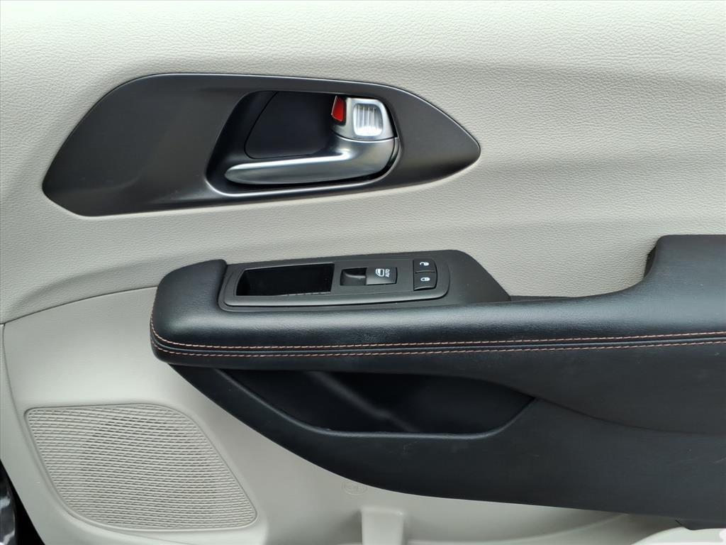 used 2020 Chrysler Pacifica car, priced at $21,000