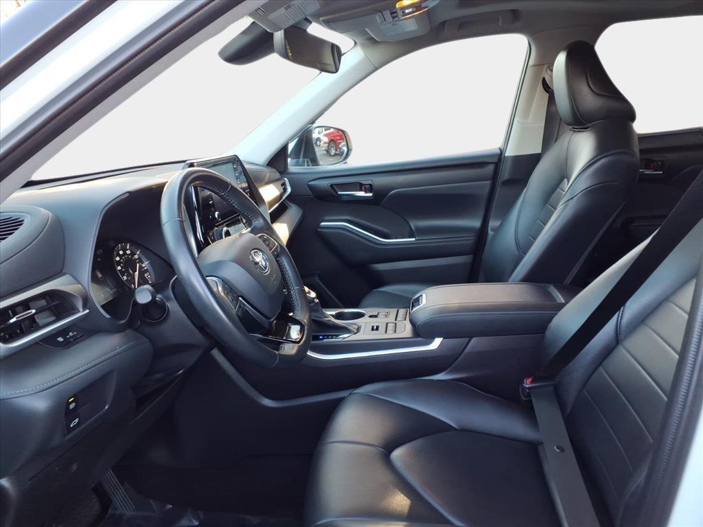 used 2021 Toyota Highlander car, priced at $31,700