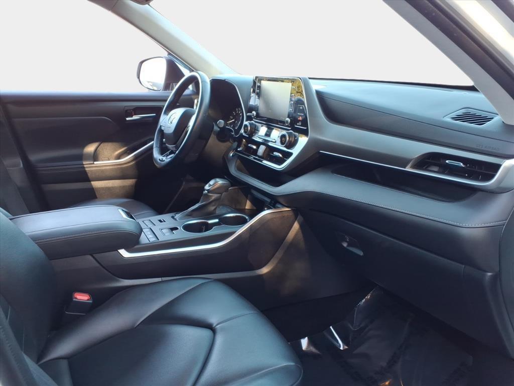 used 2021 Toyota Highlander car, priced at $31,700