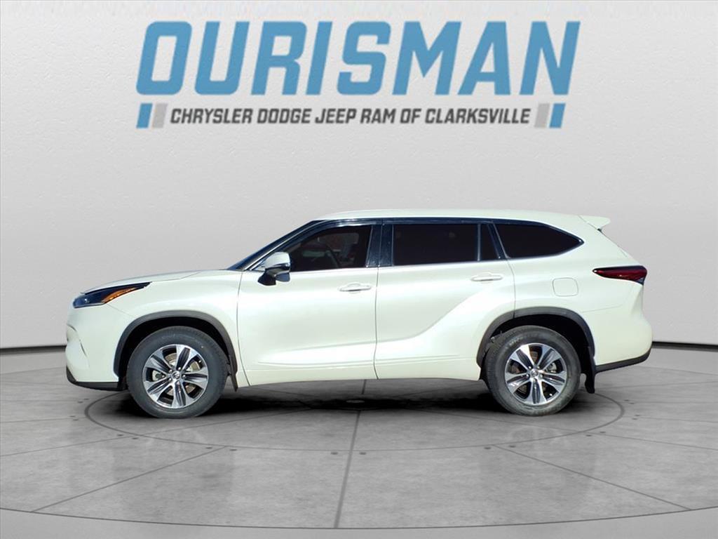 used 2021 Toyota Highlander car, priced at $31,700