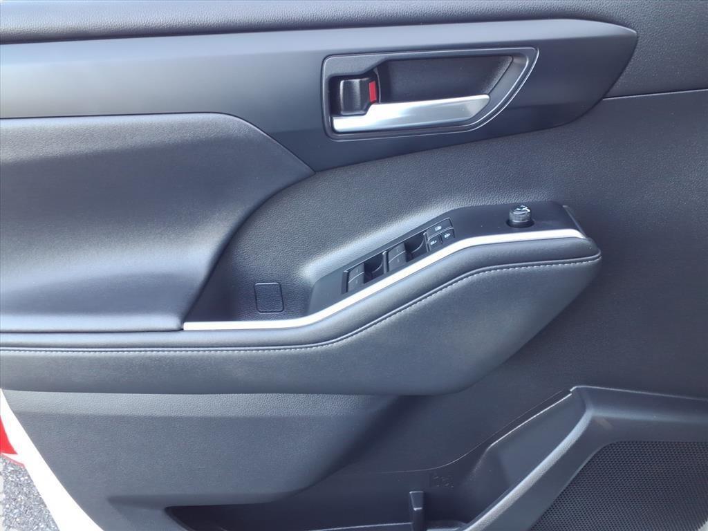 used 2021 Toyota Highlander car, priced at $31,700