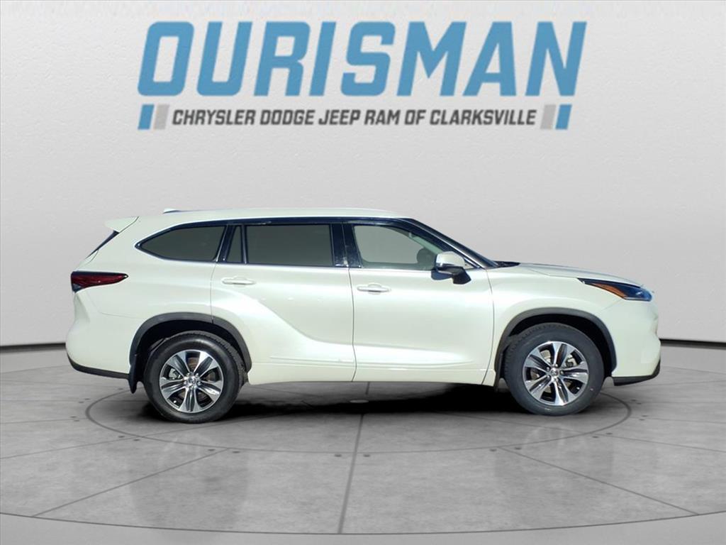 used 2021 Toyota Highlander car, priced at $31,700
