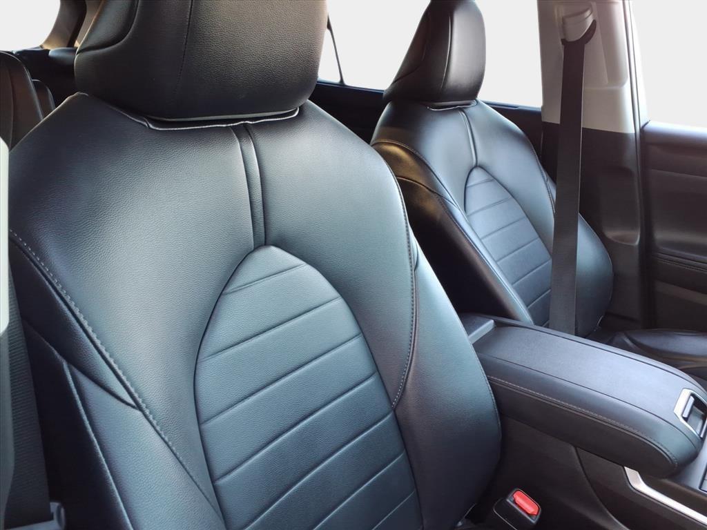 used 2021 Toyota Highlander car, priced at $31,700