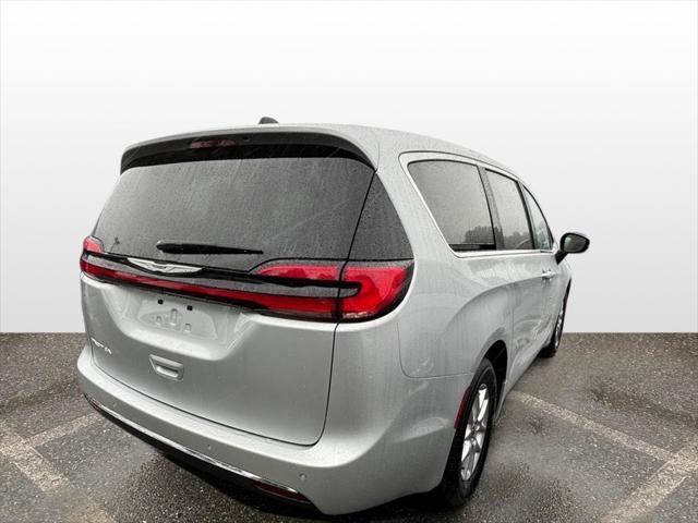 new 2024 Chrysler Pacifica car, priced at $33,037