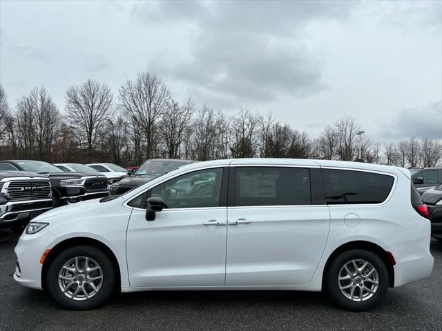 new 2024 Chrysler Pacifica car, priced at $38,870