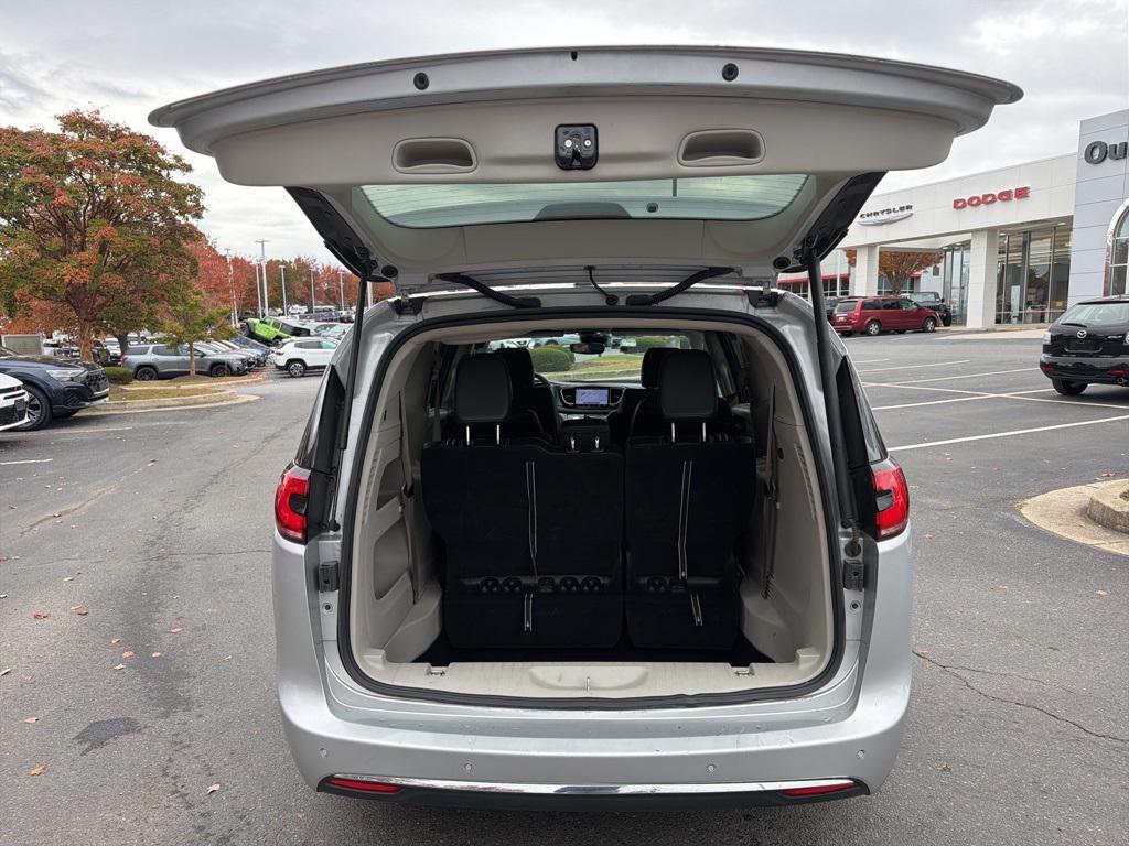 used 2024 Chrysler Pacifica car, priced at $27,300