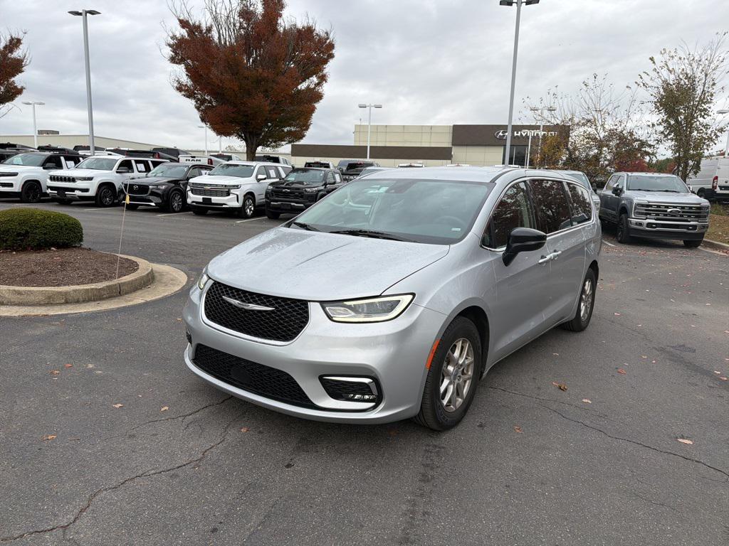 used 2024 Chrysler Pacifica car, priced at $27,300