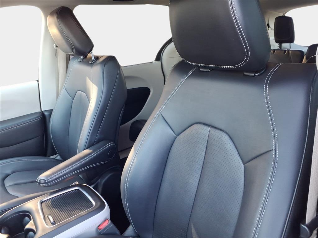 used 2024 Chrysler Pacifica car, priced at $27,200