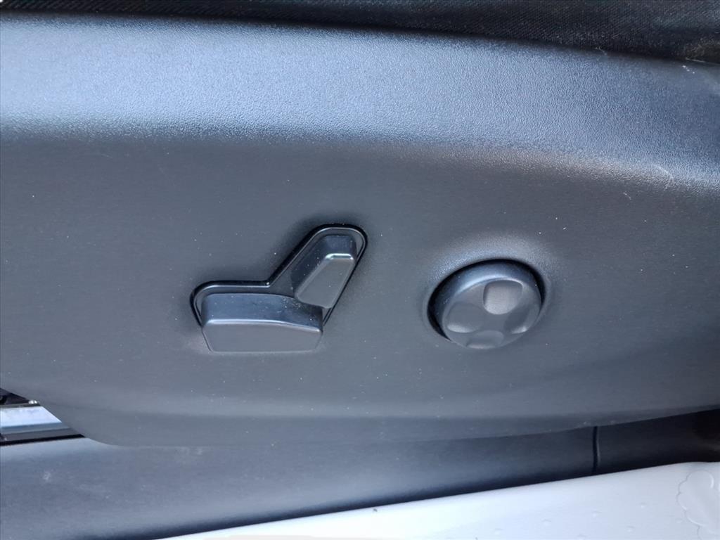 used 2024 Chrysler Pacifica car, priced at $27,200