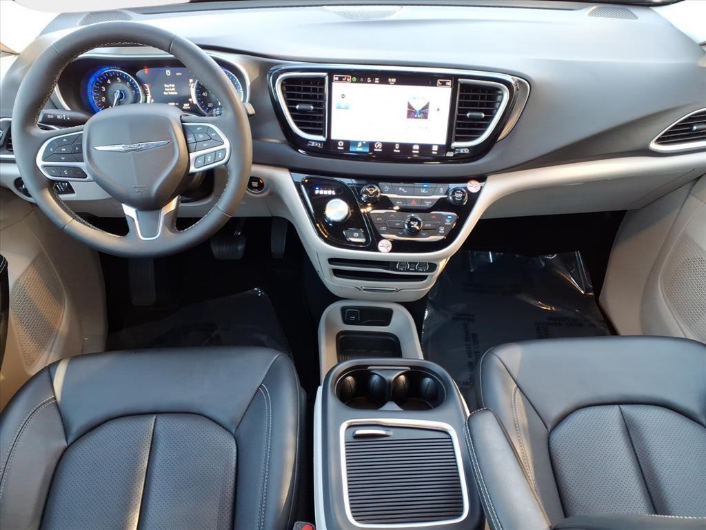 used 2024 Chrysler Pacifica car, priced at $27,200