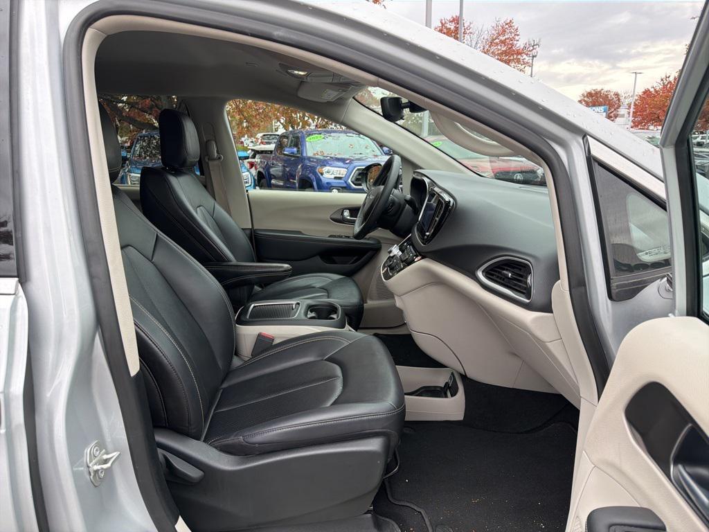 used 2024 Chrysler Pacifica car, priced at $27,300