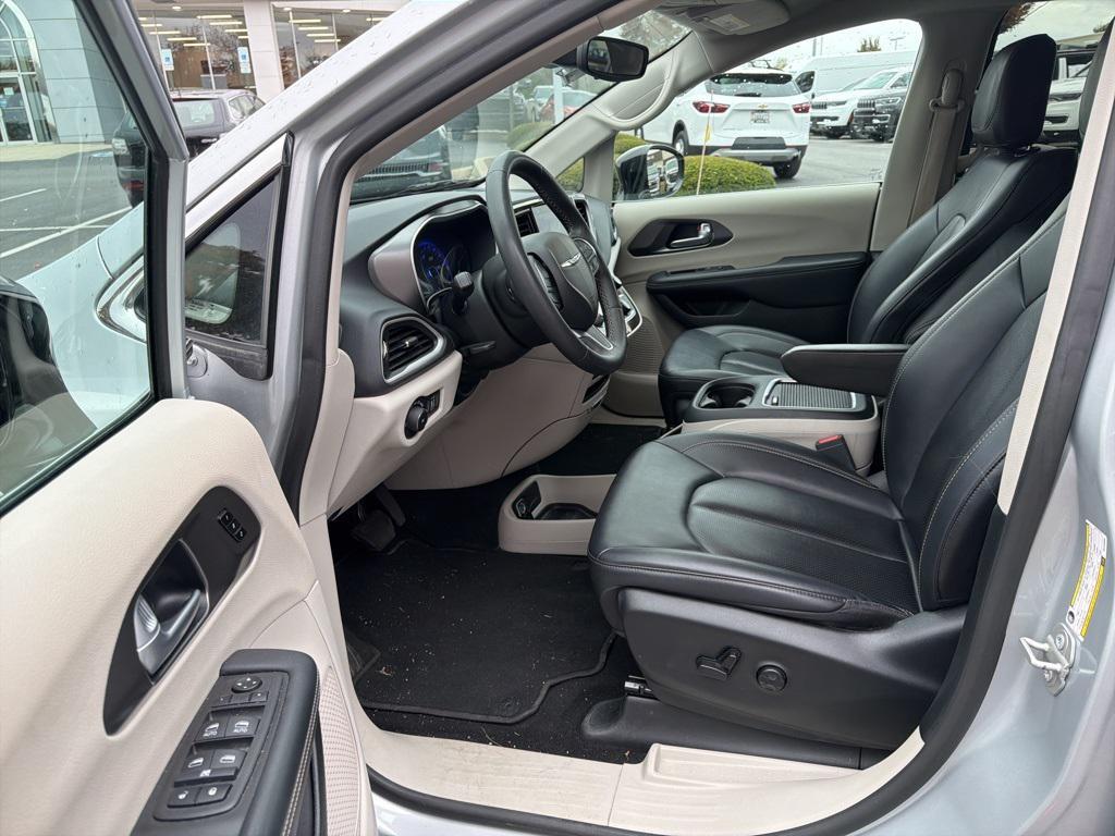 used 2024 Chrysler Pacifica car, priced at $27,300