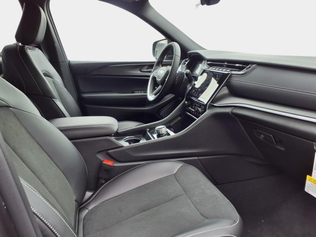 new 2025 Jeep Grand Cherokee L car, priced at $39,110