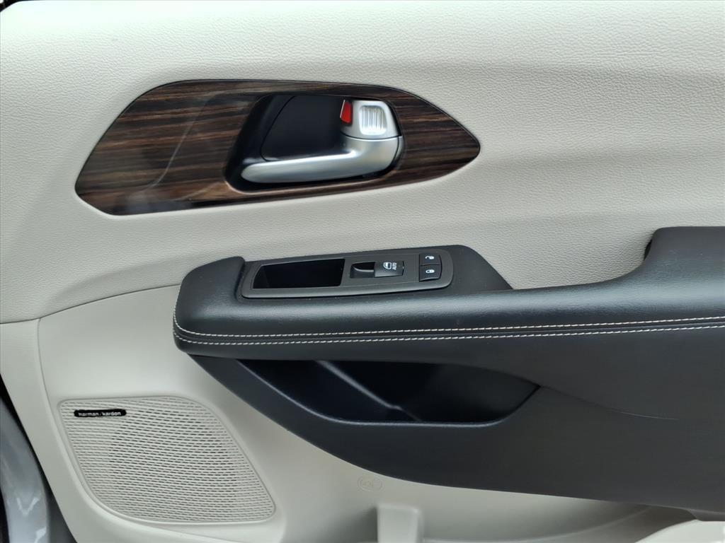 used 2021 Chrysler Pacifica car, priced at $24,995