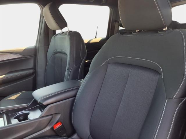 new 2025 Jeep Grand Cherokee car, priced at $38,953
