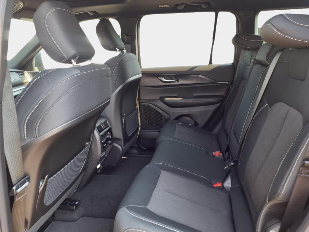 new 2025 Jeep Grand Cherokee car, priced at $33,969