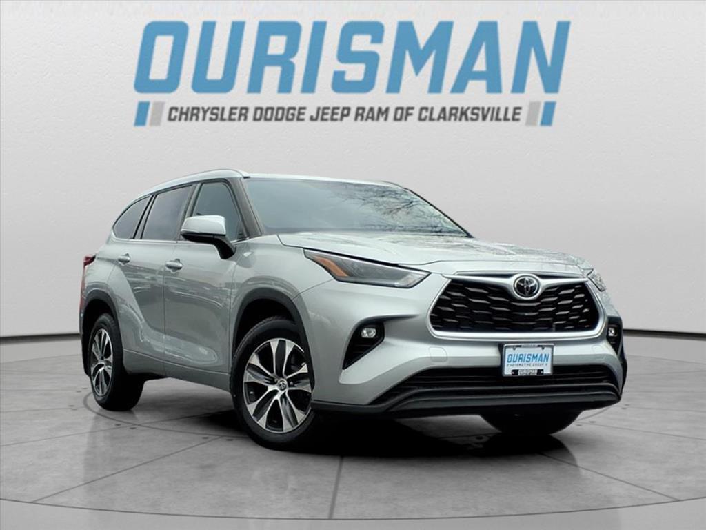 used 2022 Toyota Highlander car, priced at $35,900