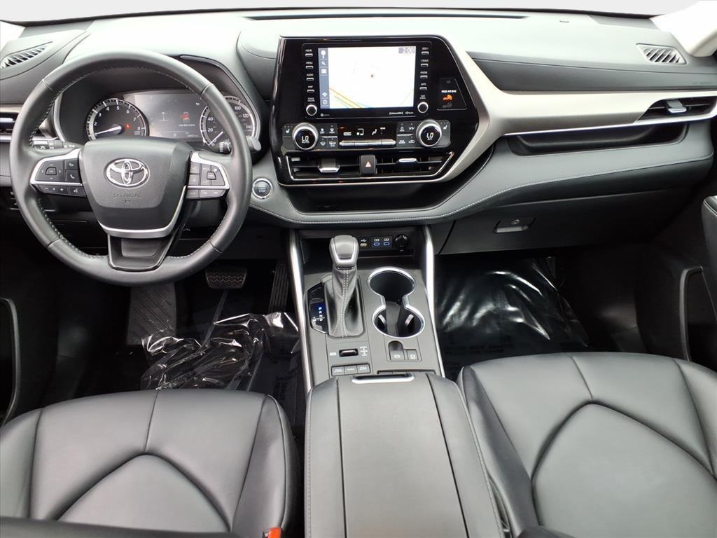 used 2022 Toyota Highlander car, priced at $35,900