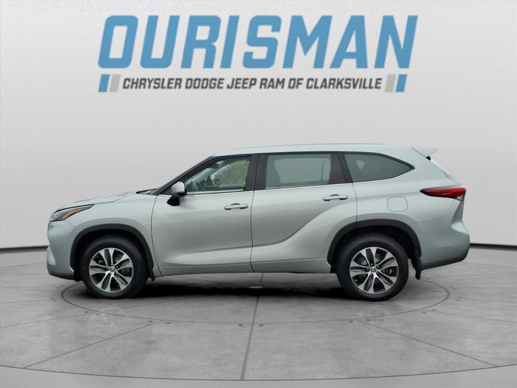 used 2022 Toyota Highlander car, priced at $35,900