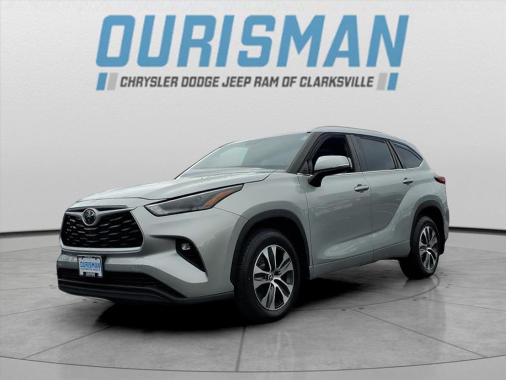 used 2022 Toyota Highlander car, priced at $35,900
